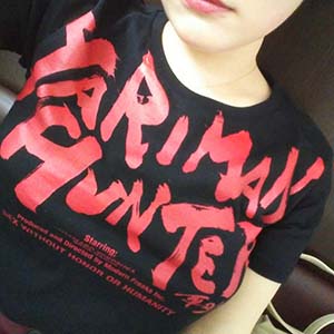 やりまんハンターロゴTシャツを着たおちんぽファイターぶり